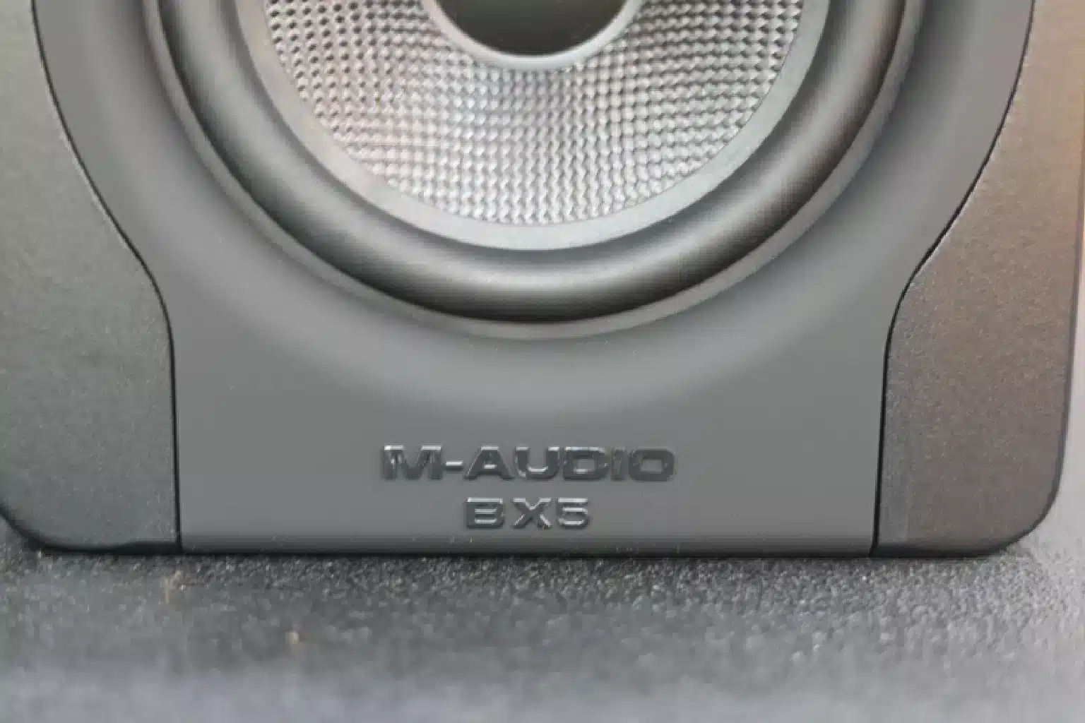 M audio BX5 D3 Powered Studio Reference 9 M-Audio BX5 D3 vs KRK Rokit 5