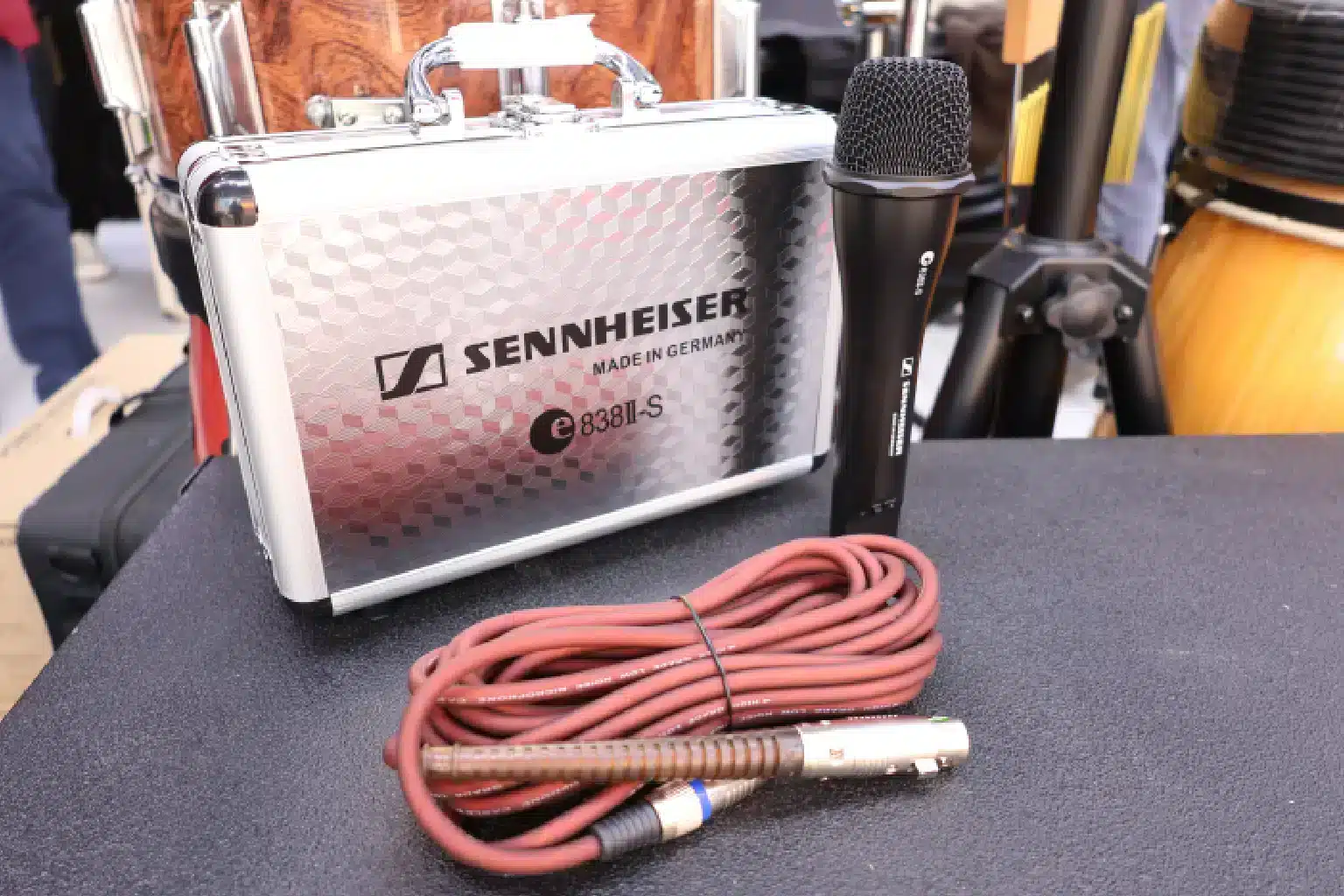 Sennheiser e 838 II-s Dynamic Cardioid Microphone 3 Sennheiser e 838II-S live performance