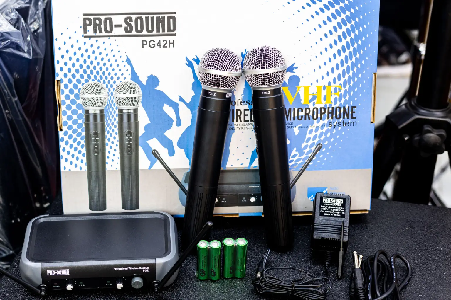 Pro Sound PG42H Professional-Grade Wireless VHF Microphone 4 professional VHF microphone