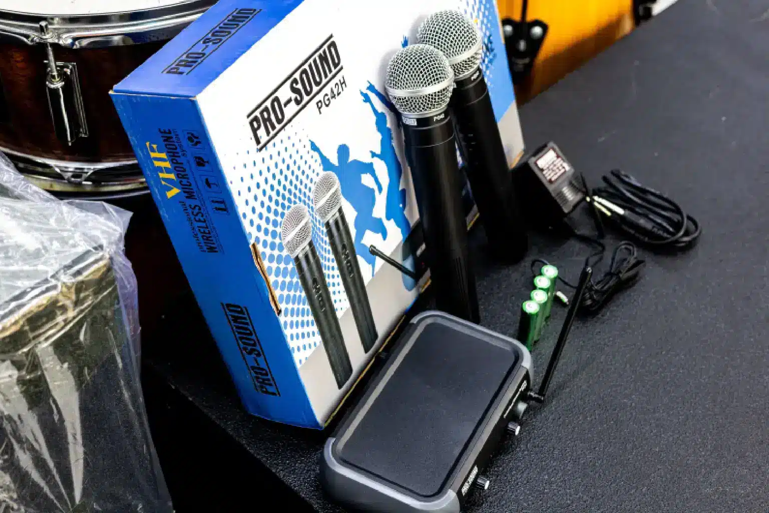 Pro Sound PG42H Professional-Grade Wireless VHF Microphone 5 wireless VHF microphone