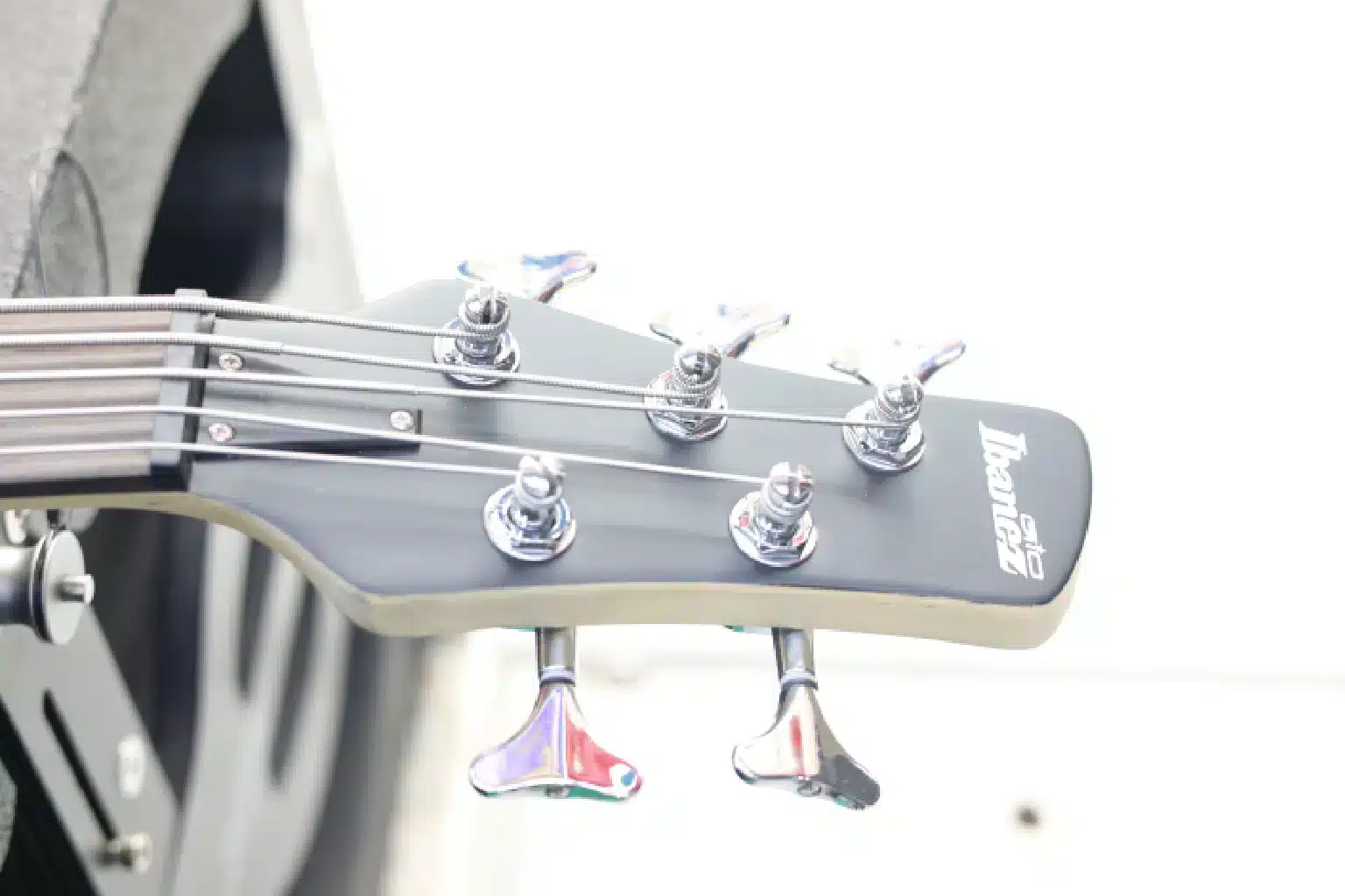Ibanez GIO Bass 5-string Guitar (Passive) 4 Ibanez GIO Bass durability,