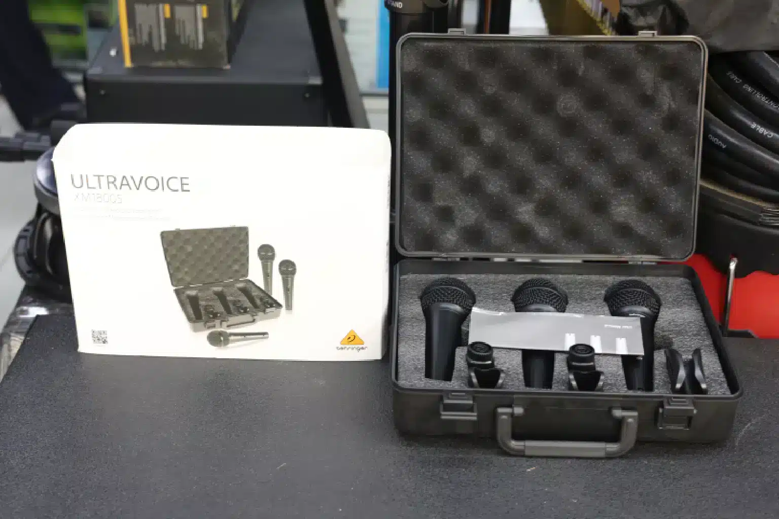 Behringer XM1800S Dynamic Cardioid Microphone 5 Behringer XM1800S vs Shure SM58