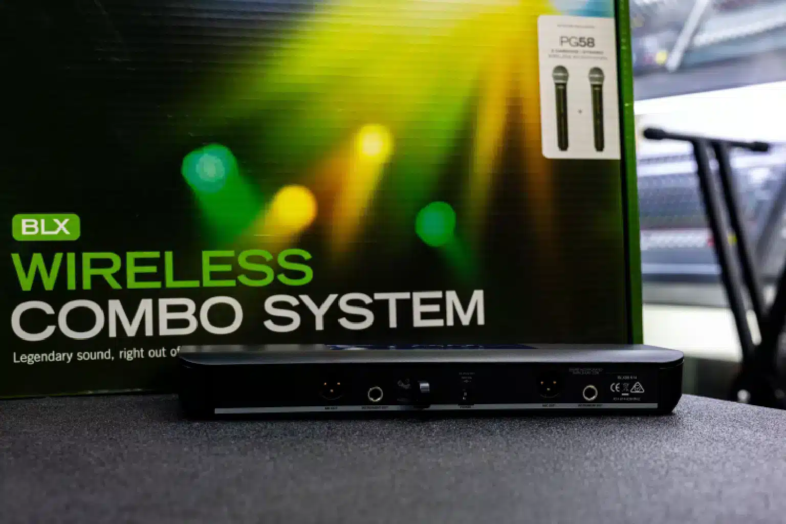 Shure PG58 2 Cardioid Dynamic Wireless Microphone 3 SHURE PG58-2 battery life