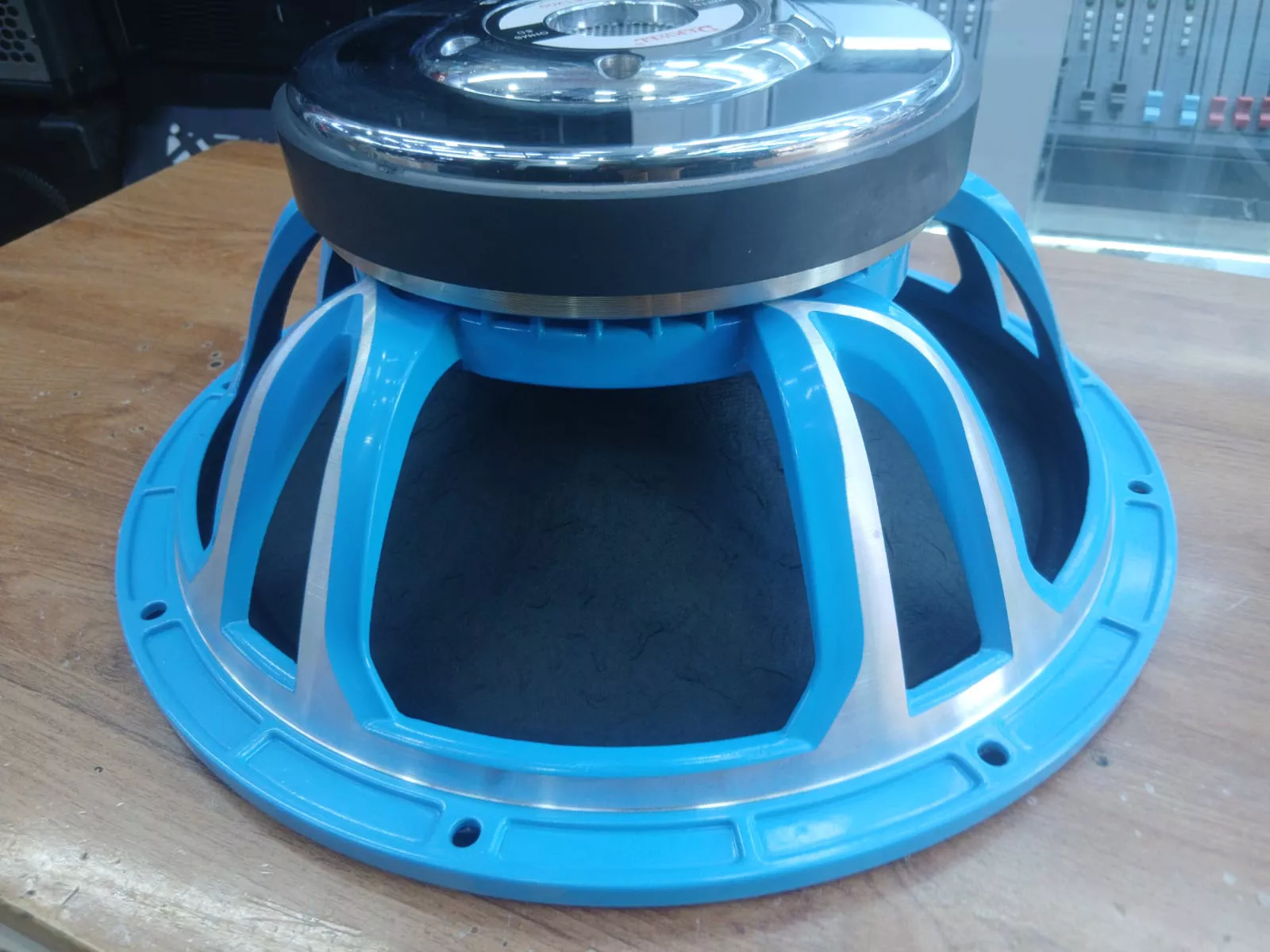 Derwel 15DE1200 Naked Speaker: A Strong 15-Inch Upgrade for Professional PA Systems 7 Derwel 15 inch professional speaker