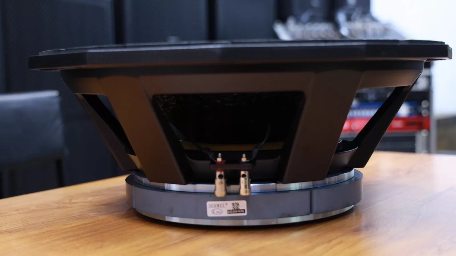 Derwel PD1850 Professional Speaker: A Smart Choice for Sound System Upgrades 21 Derwel PD1850 Professional Speaker