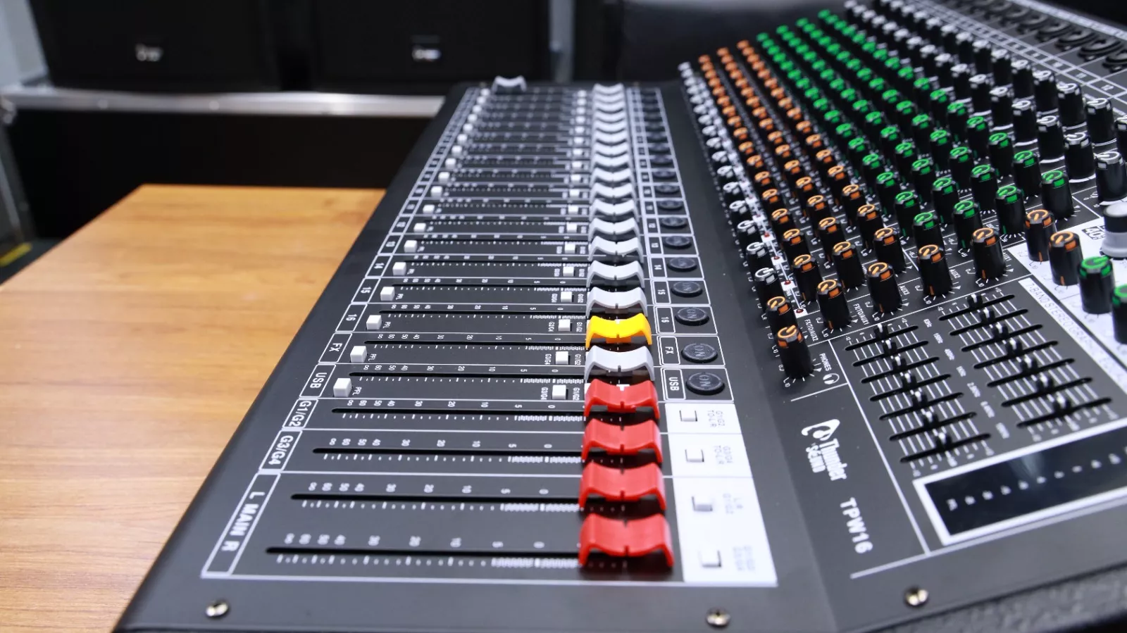 Thunder Sound TPW 16 Professional Powered Audio Mixer