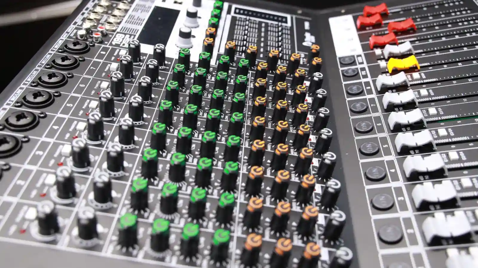 Thunder Sound TPW 8 sound mixer