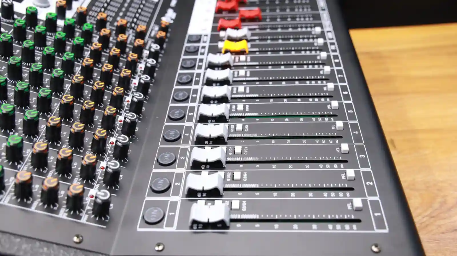 Thunder Sound TPW 8 studio mixer