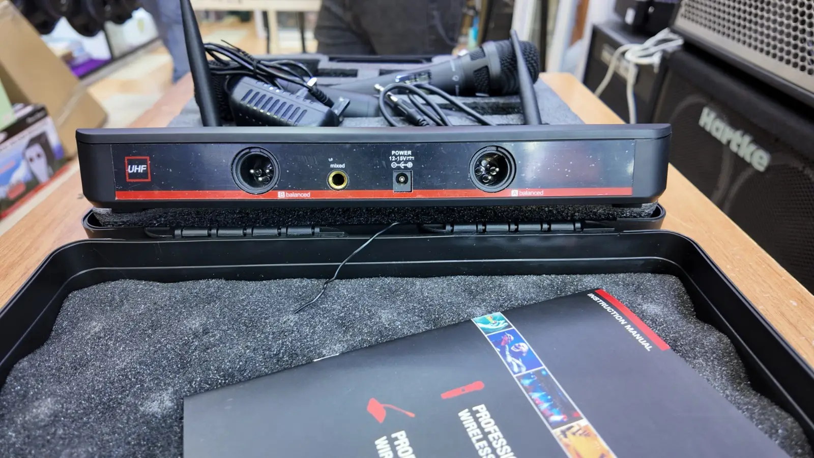 Thunder Sound TS202 Vocalset Artist UHF – Wireless Microphone for Worship, Vocals and Event Hosting 11 Thunder Sound TS202 UHF microphone