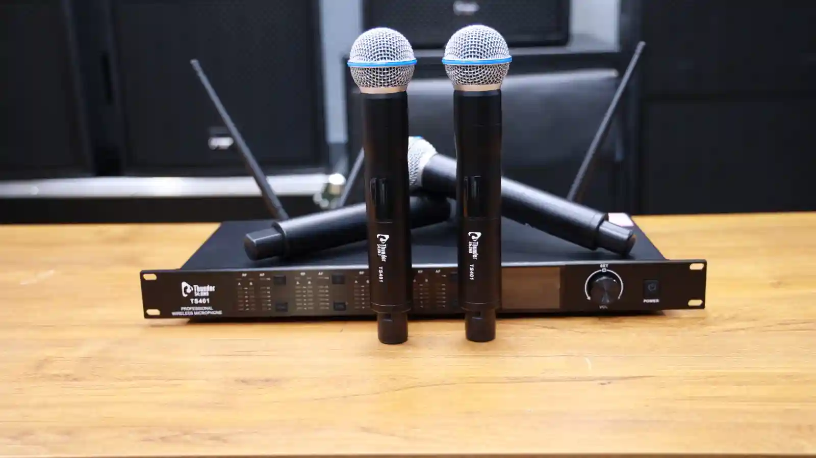 Thunder Sound TS401 Professional Conference Microphone System – Clear UHF Wireless Meeting Audio for Boardrooms and Churches 13 Thunder Sound TS401 meeting microphone