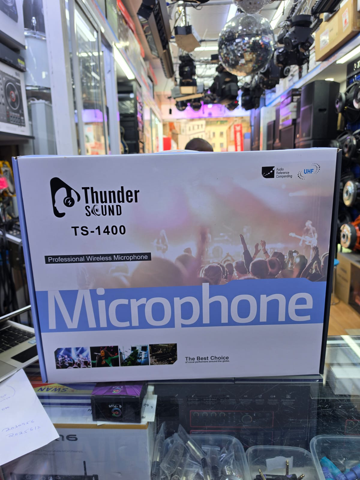 Why the Thunder Sound TS1400 Wireless Microphone Is Ideal for Churches, Events and Professional Presentations 8 Thunder Sound UHF Wireless Microphone