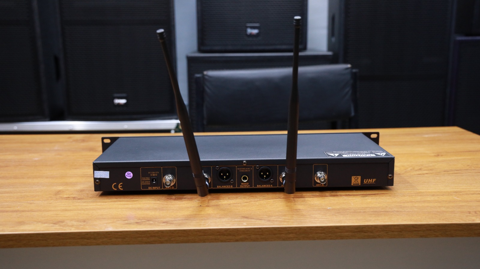Why the Thunder Sound TS200A Dual-Channel UHF Wireless Microphone System is the Perfect Choice 7 Thunder Sound Wireless Microphone System
